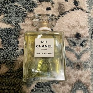 Classic Chanel No.19 3.4 fl oz. 100ml